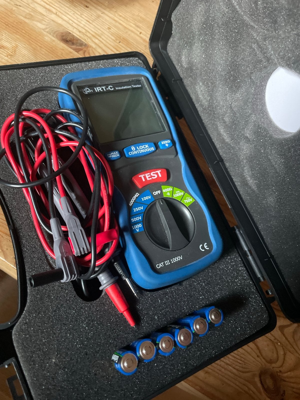 Nieuwe Nieaf Smitt IRT-C Isolatietester met toebehoren, Ophalen of Verzenden, Nieuw, Elektriciteit