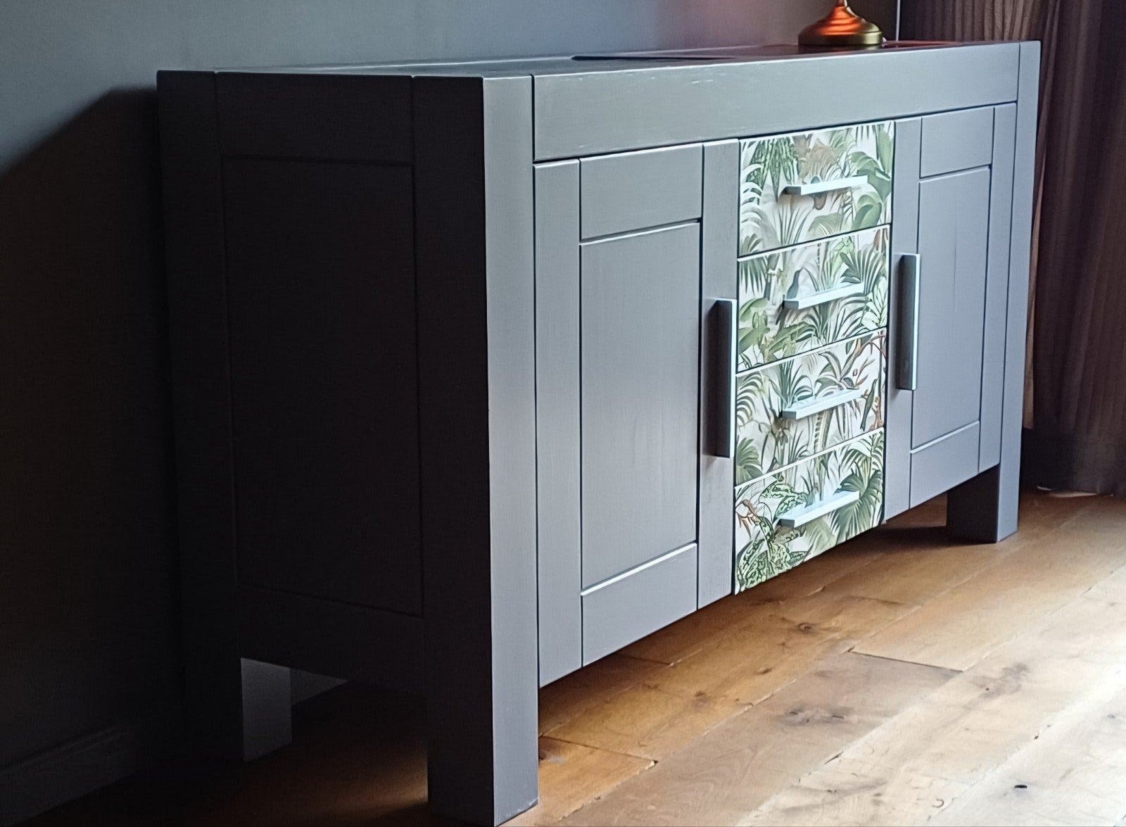 MASSIEF EIKEN DRESSOIR MET NATUURSTEEN BLADEN 170 cm ZGAN, Ophalen, Met deur(en), 150 tot 200 cm, Eikenhout