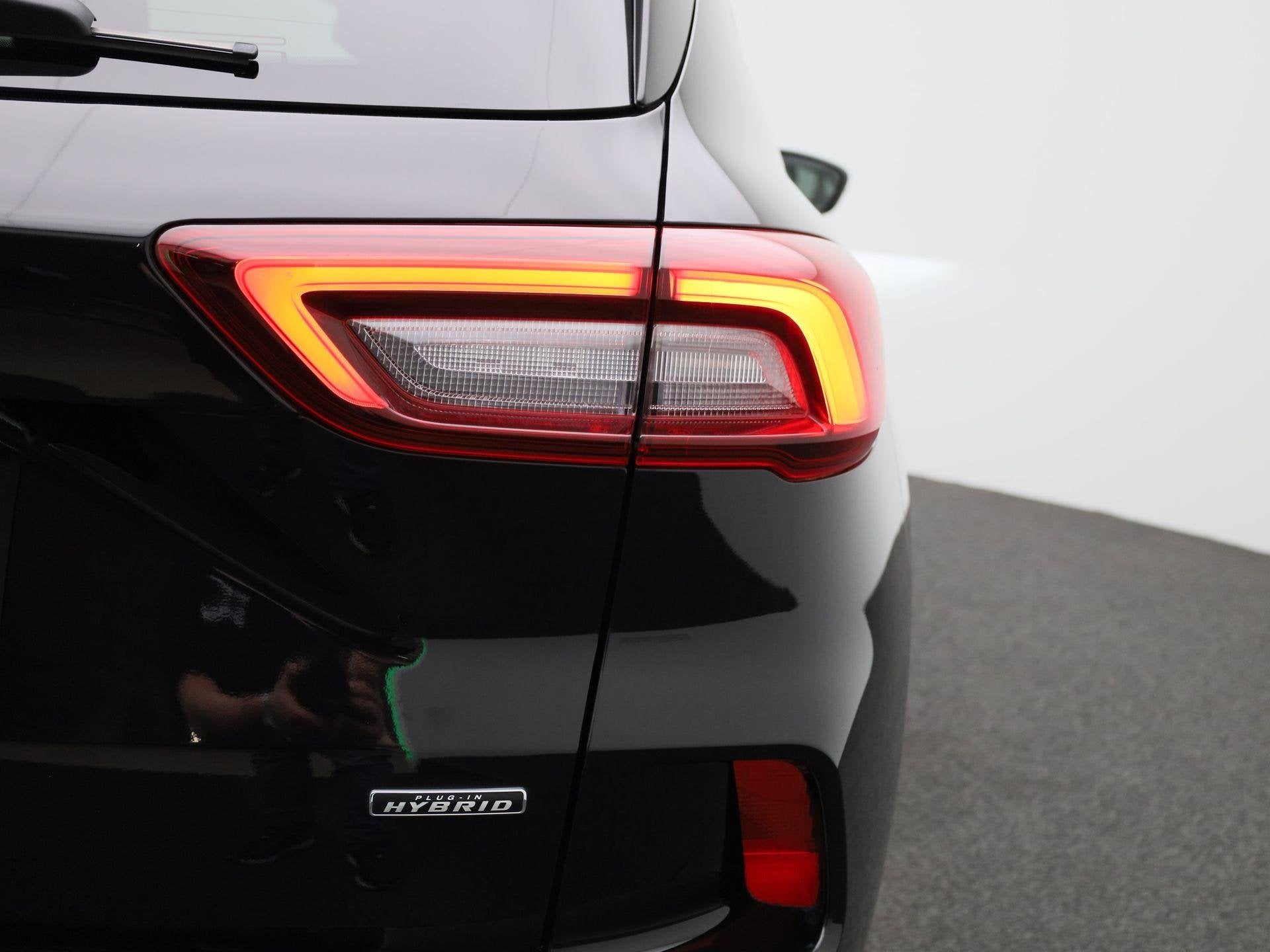 Foto 42 van Ford Kuga 2.5 PHEV ST-Line | Head up display | Camera achter