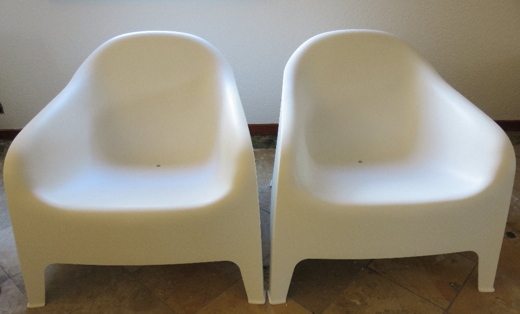 2 Witte Ikea Skarpö fauteuils tuinstoelen, Ophalen, Zo goed als nieuw, Kunststof, Stapelbaar