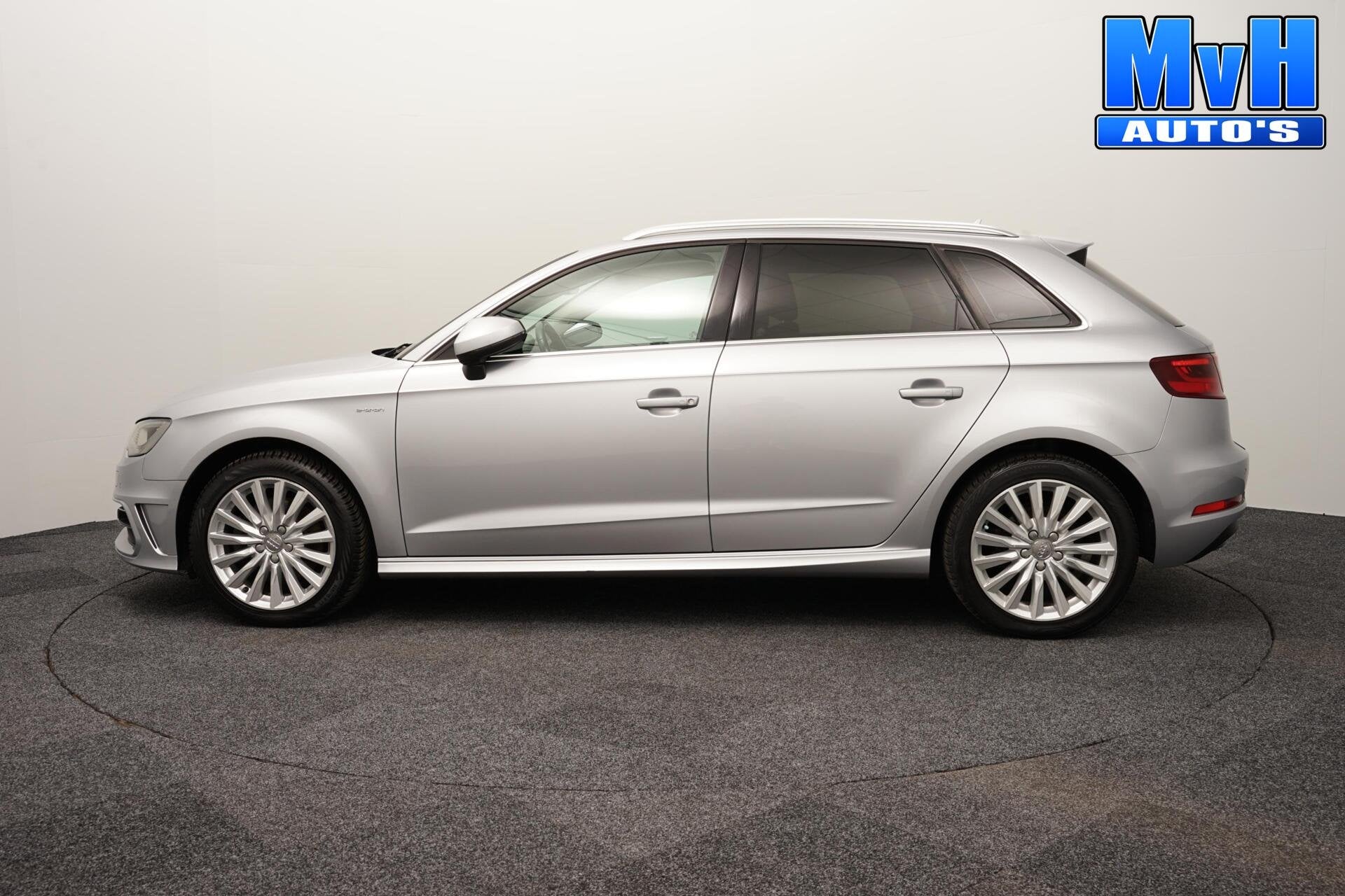 Audi A3 Sportback 1.4 e-tron PHEV|ACC|CAMERA|LED|STOELVERW, Gebruikt, Euro 6, 4 cilinders, Leder en Stof