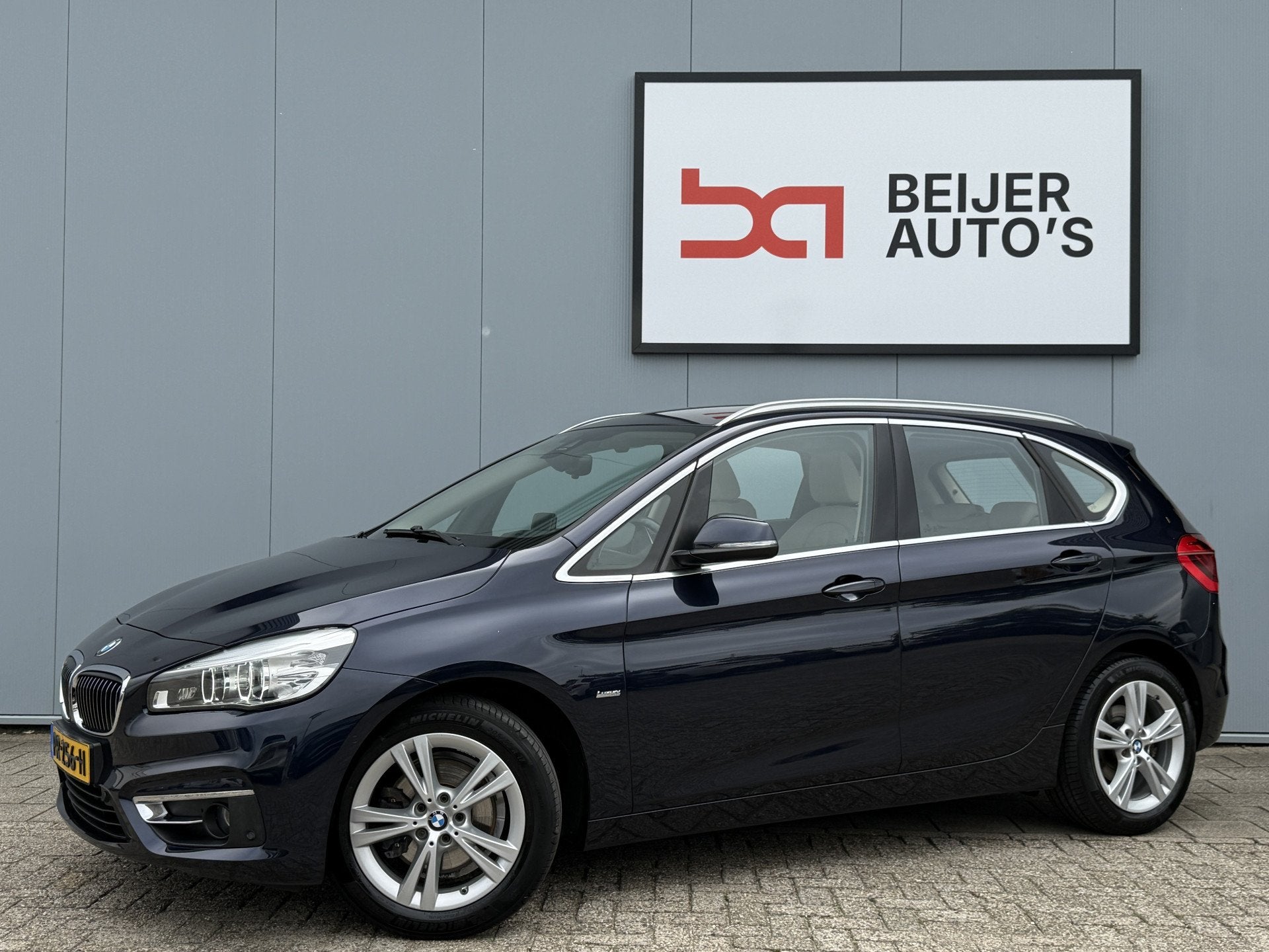 BMW 2 Serie Active Tourer 220i High Executive Automaat Navi/, Auto's, 1998 cc, 730 kg, Gebruikt, Euro 6