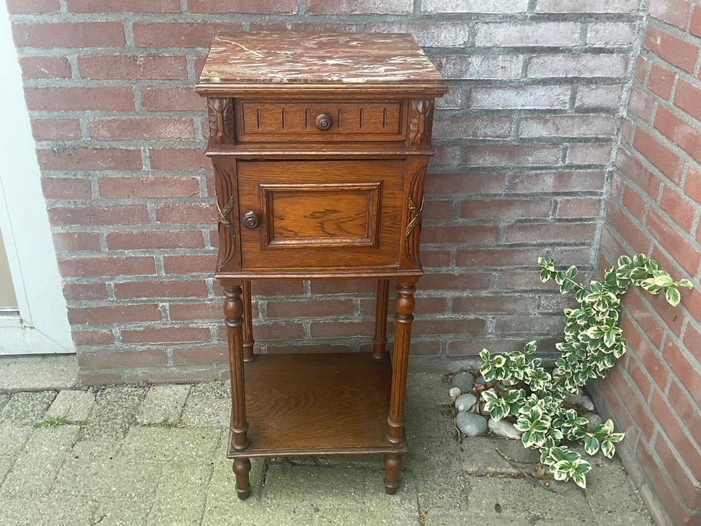 Nachtkastje met marmeren blad, lade en deurtje, Huis en Inrichting, Ophalen, Gebruikt, Minder dan 45 cm, 70 cm of meer