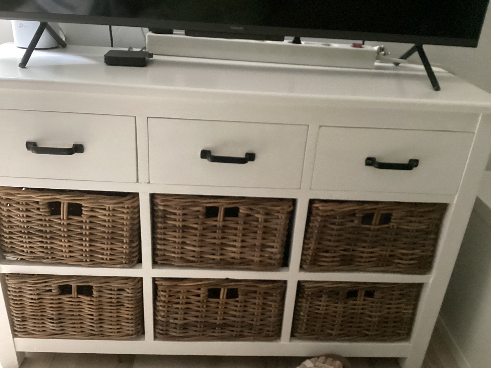 Wit kastje met rieten lade’s, Huis en Inrichting, Kasten | Ladekasten, Ophalen, 50 tot 100 cm, Zo goed als nieuw, 3 of 4 laden