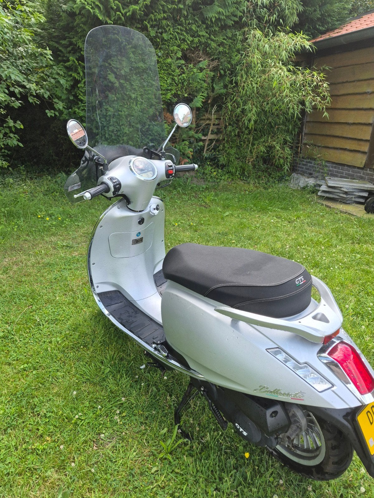 GTS Scooter met helm en slot, Ophalen of Verzenden, Gebruikt, Benzine, Overige merken