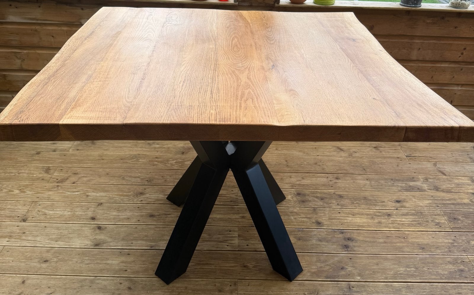 Robuuste eikenhouten boomstam tafel en spinpoot, Ophalen, Zo goed als nieuw, Landelijk industrieel, Vier personen