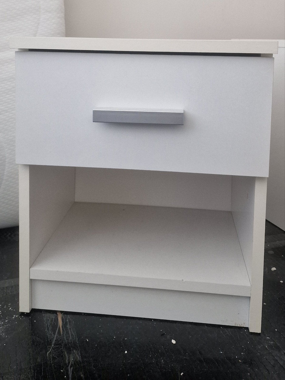 Nachtkast met lade, Huis en Inrichting, Slaapkamer | Nachtkastjes, Ophalen, Minder dan 45 cm