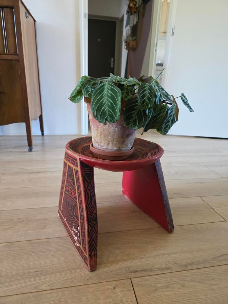 Peruaans handgesneden en beschilderd melkkrukje, Huis en Inrichting, Ophalen of Verzenden