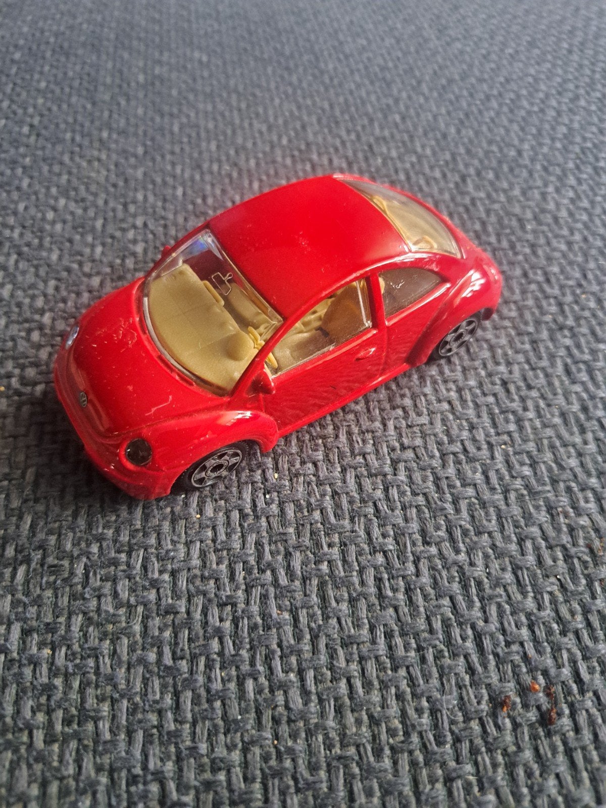 Burago model New beetle, Hobby en Vrije tijd, Modelauto's | 1:43, Overige merken, Gebruikt, Auto, Burago