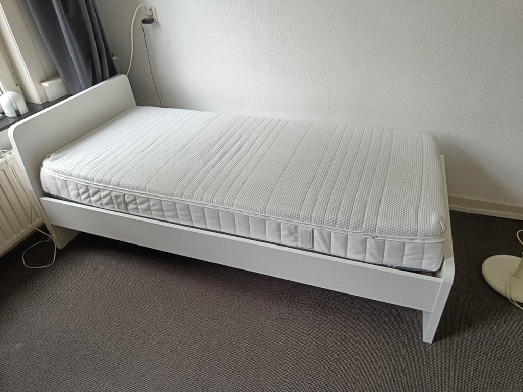 IKEA ASKVOLL bedframe met ANNELAND matras 90x200, Huis en Inrichting, Slaapkamer | Bedden, Ophalen