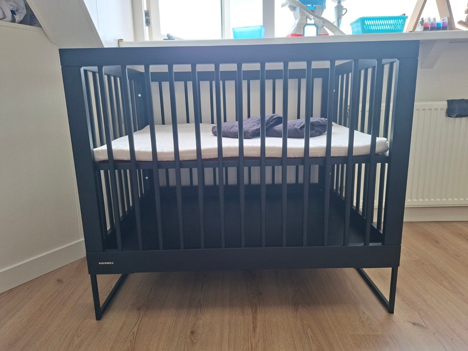 Zwarte box babypark met matras en hoeslakens, Ophalen, Gebruikt