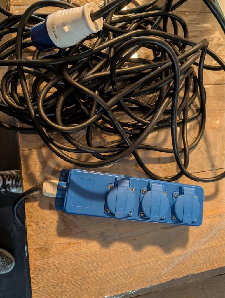 Verlengsnoer met CEE stekker en 3-weg stopcontactdoos, Ophalen of Verzenden, Gebruikt