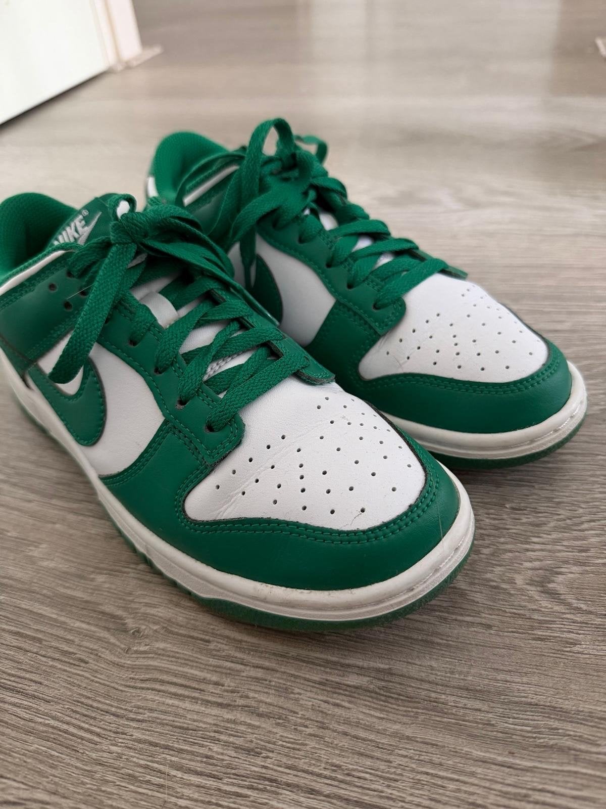 Nike Dunk sneakers - Groen/Wit - Maat 39, Kleding | Dames, Schoenen, Ophalen of Verzenden, Gedragen, Groen, Sneakers of Gympen