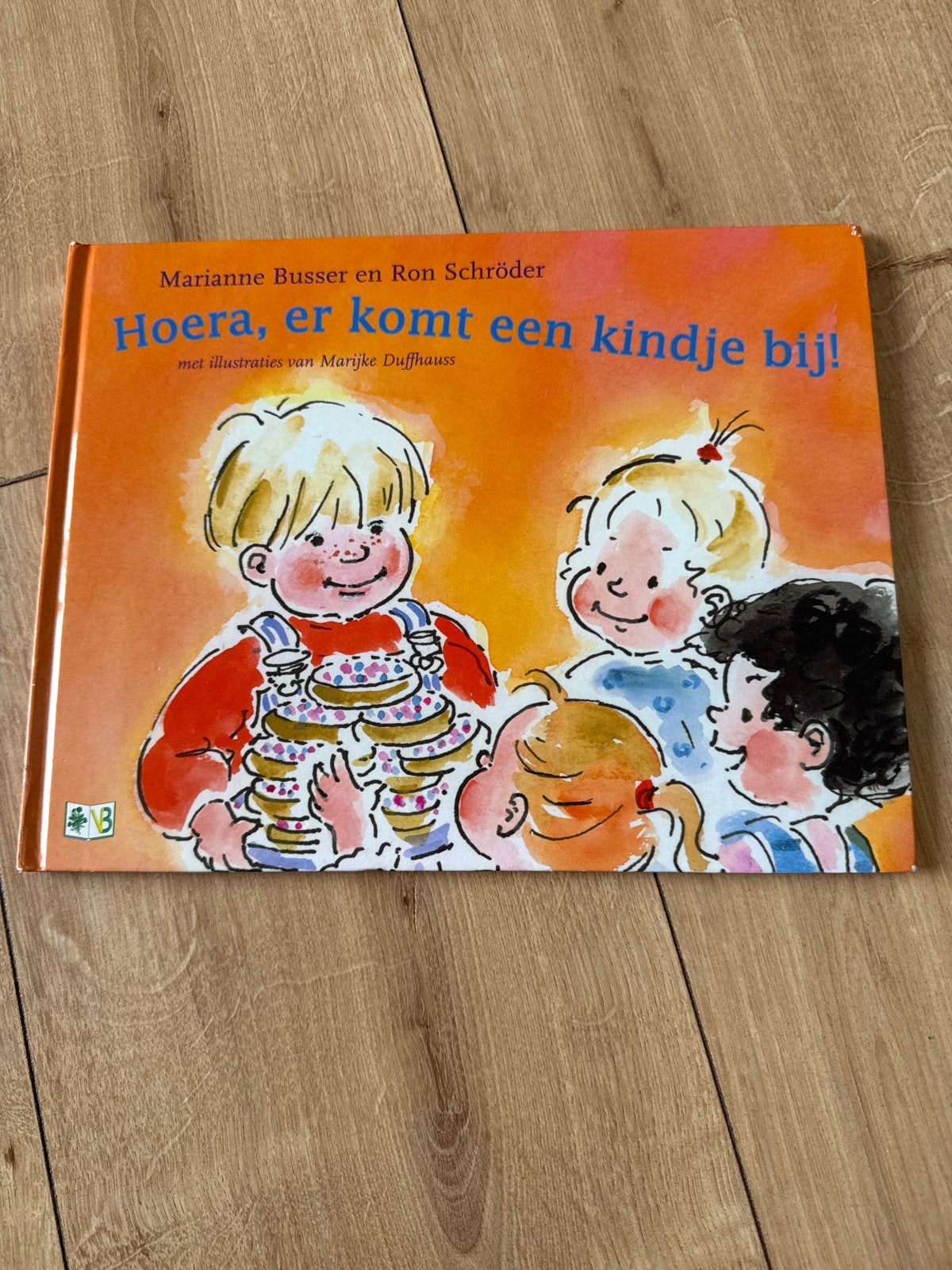 Hoera, er komt een kindje bij! - Marianne Busser & Ron Schrö, Ophalen of Verzenden, Gelezen