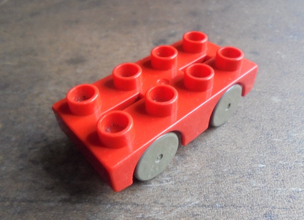 Lego Duplo Car Base 2x4 with Dark Gray Wheels (zie foto's), Ophalen of Verzenden, Gebruikt, Losse stenen, Duplo