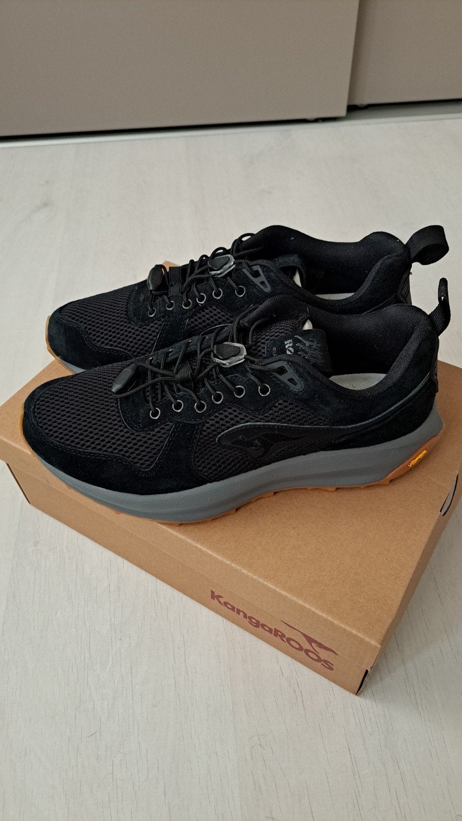 KangaROOS maat 44 sneakers met Vibram zool - Nieuw in doos, Ophalen of Verzenden, Nieuw, Zwart