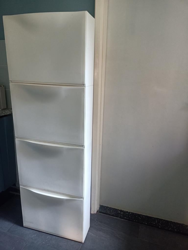4 witte Throne bakken van Ikea, Ophalen, Gebruikt, Modern en functioneel