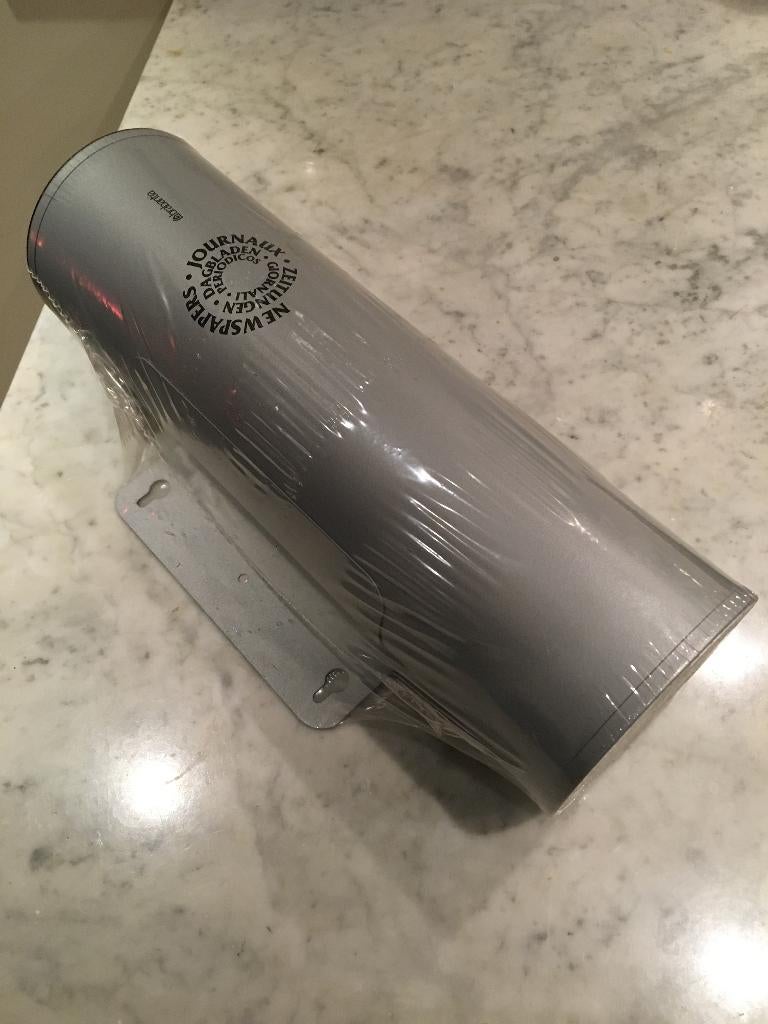 Brabantia RVS Krantenrolhouder Zilvergrijs Nieuw! Brievenbus, Ophalen, Nieuw, Rvs, Wandbrievenbus