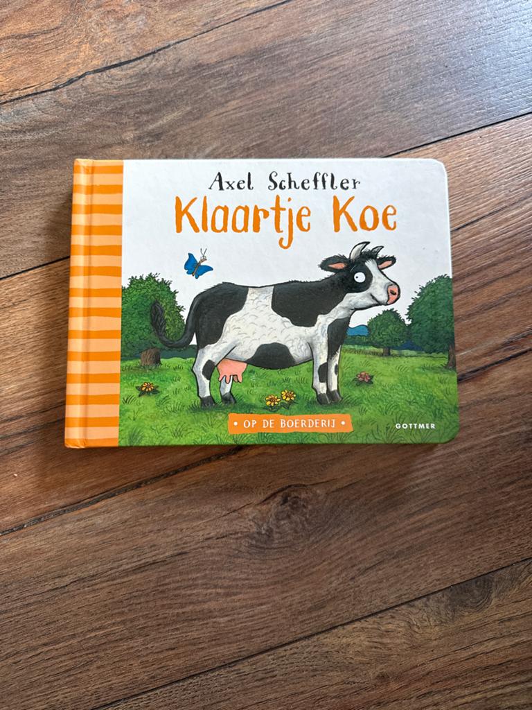 Klaartje Koe - Axel Scheffler - Op de Boerderij, Ophalen of Verzenden, Zo goed als nieuw, 1 tot 2 jaar