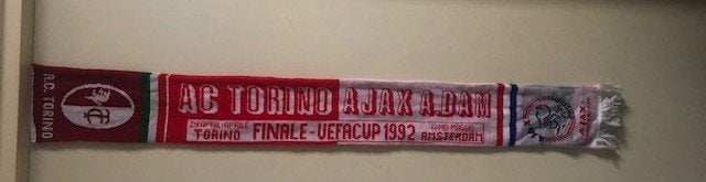 Zeldzame Ajax-AC Torino Halfsjaal   1992, Verzamelen, Ophalen of Verzenden, Zo goed als nieuw, Ajax, Vaantje of Sjaal