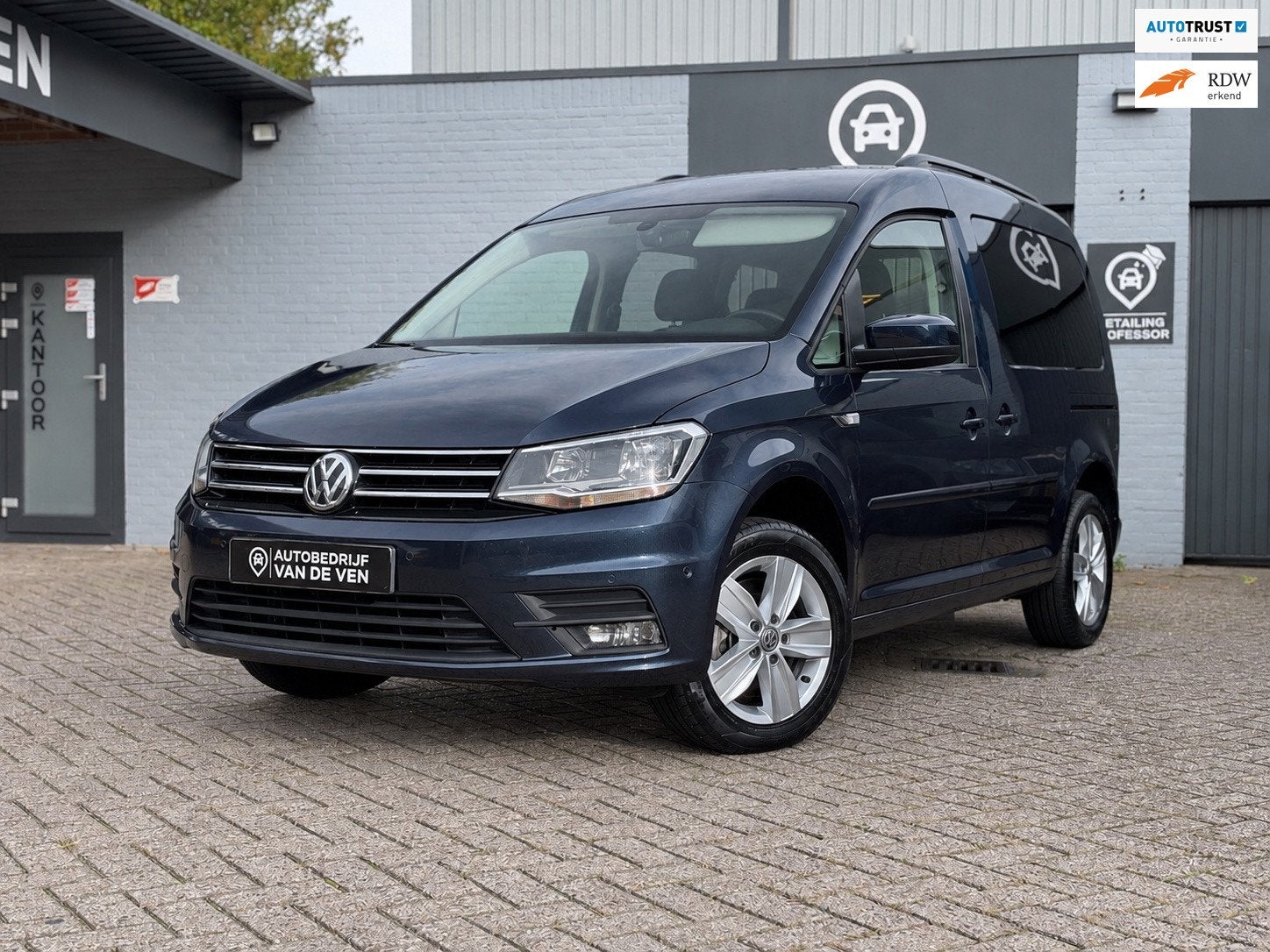 Volkswagen Caddy Combi 1.4 TSI | DSG | DealerOH | APK, Auto's, Dealer onderhouden, Gebruikt, Zwart, 700 kg