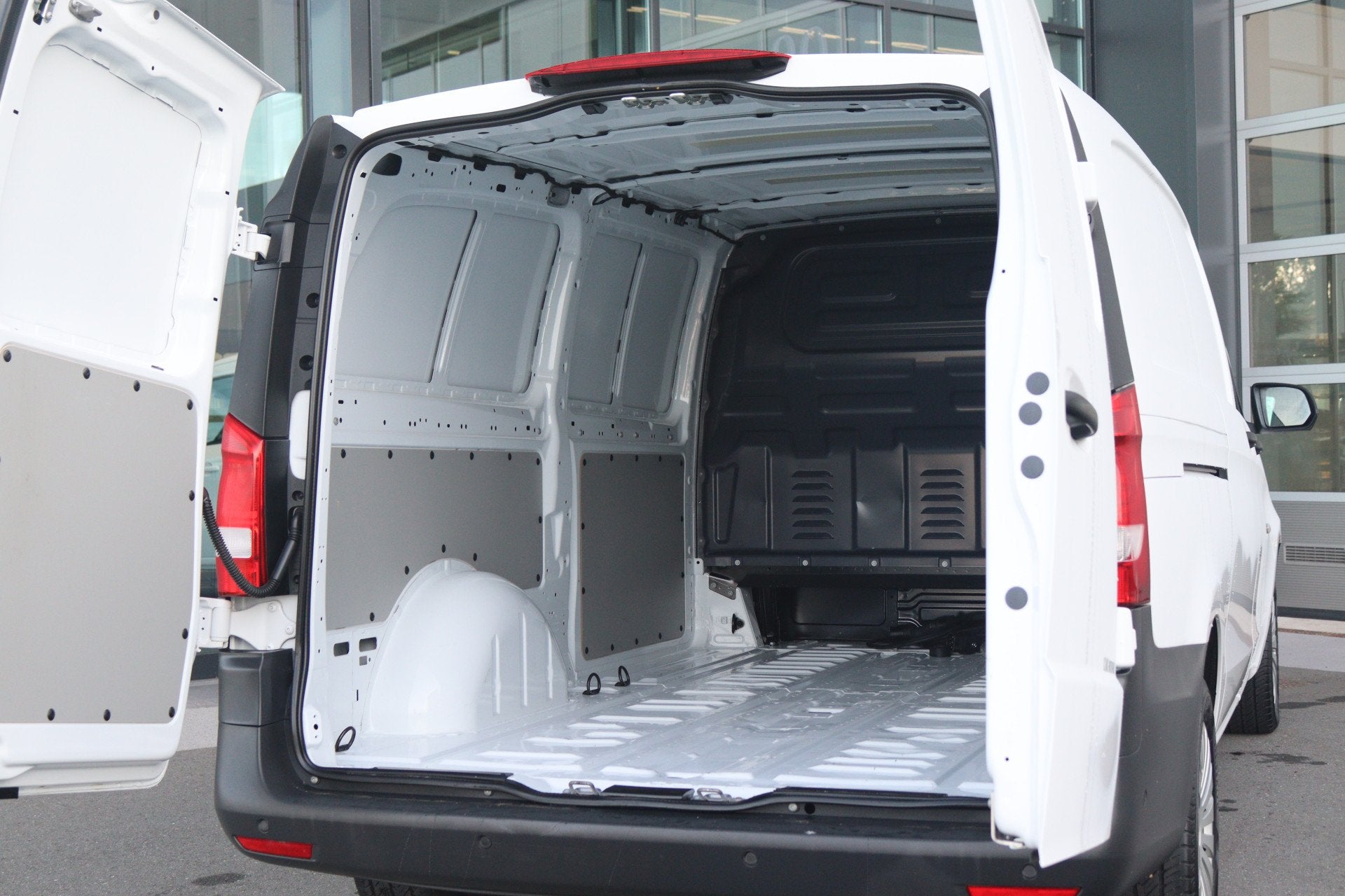 Mercedes-Benz eVito eVito 112 L3 66 kWh AIRCO/CAMERA/SNELLAD, Auto's, Gebruikt, 2246 kg, 116 pk, Wit