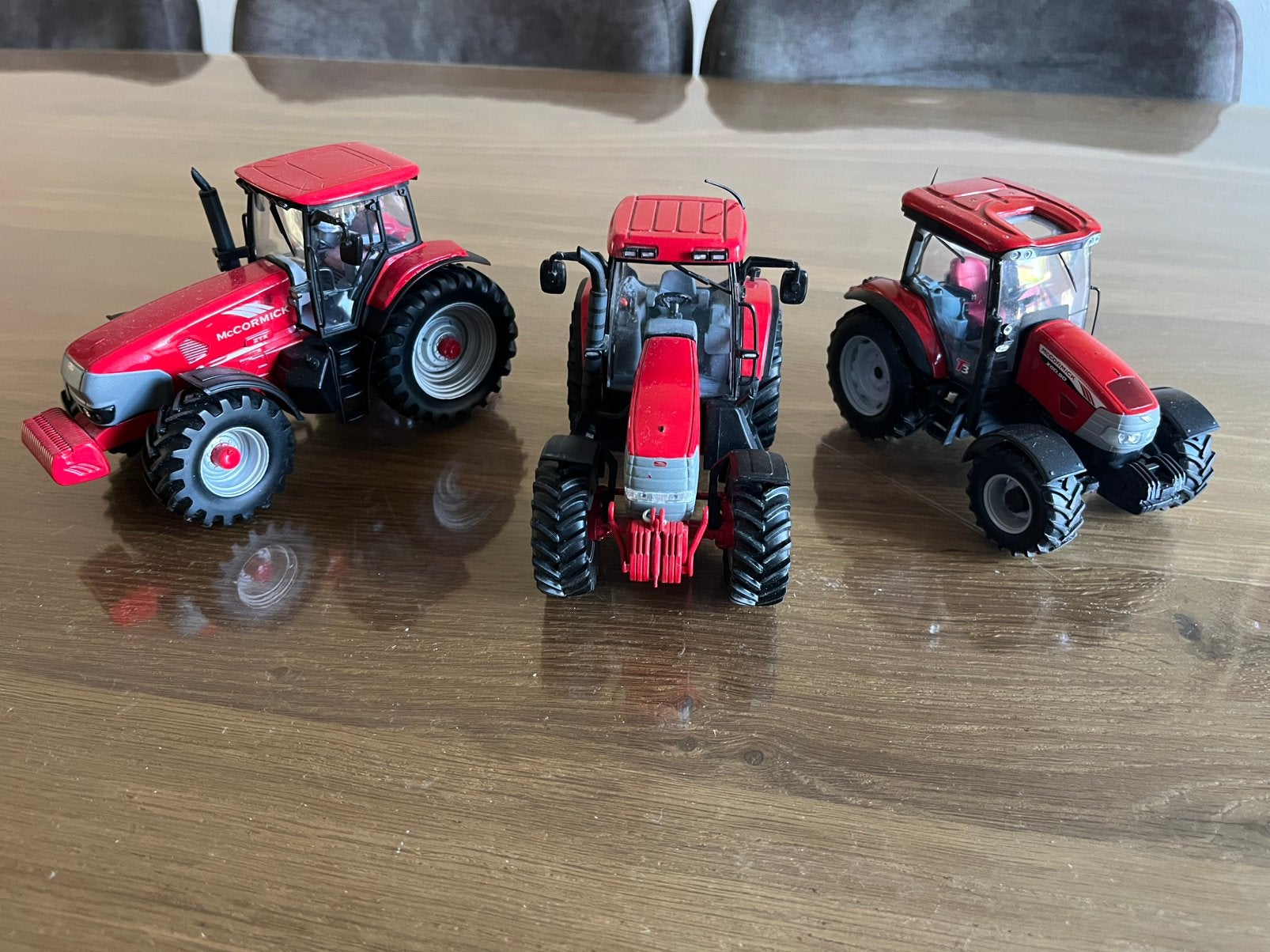Trio Mc Cormick tractors Universal Hobbies Replicagri, Hobby en Vrije tijd, Ophalen of Verzenden, Zo goed als nieuw, Tractor of Landbouw