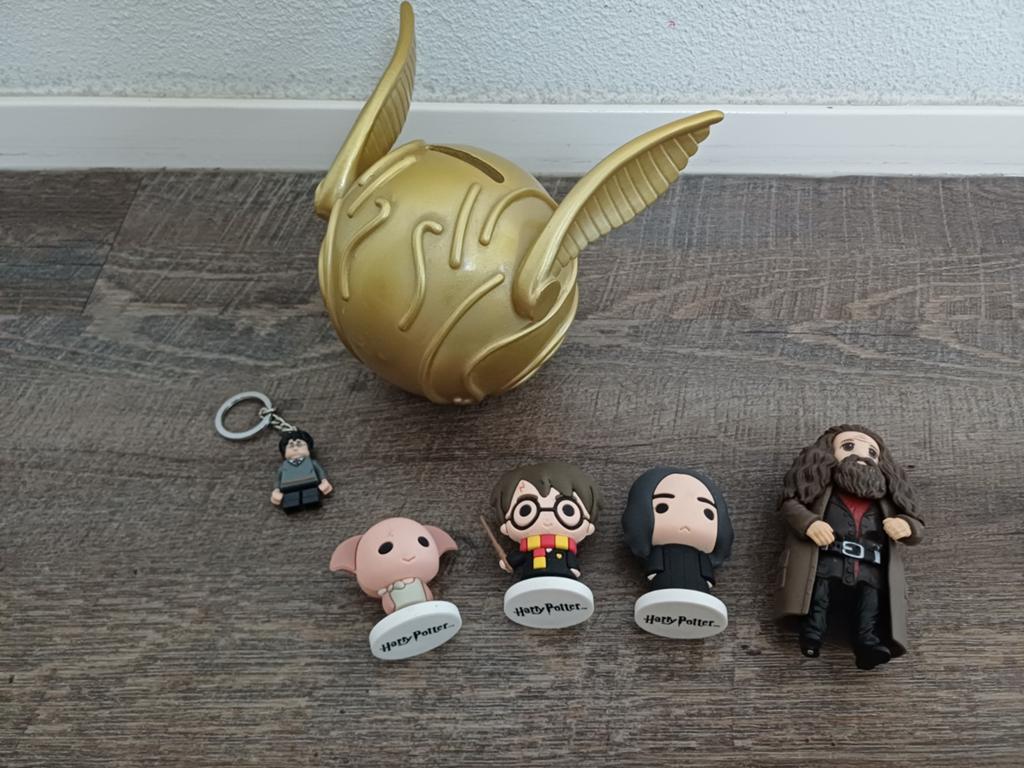 Harry Potter spaarpot en figuren set, Ophalen of Verzenden, Gebruikt, Actiefiguurtje