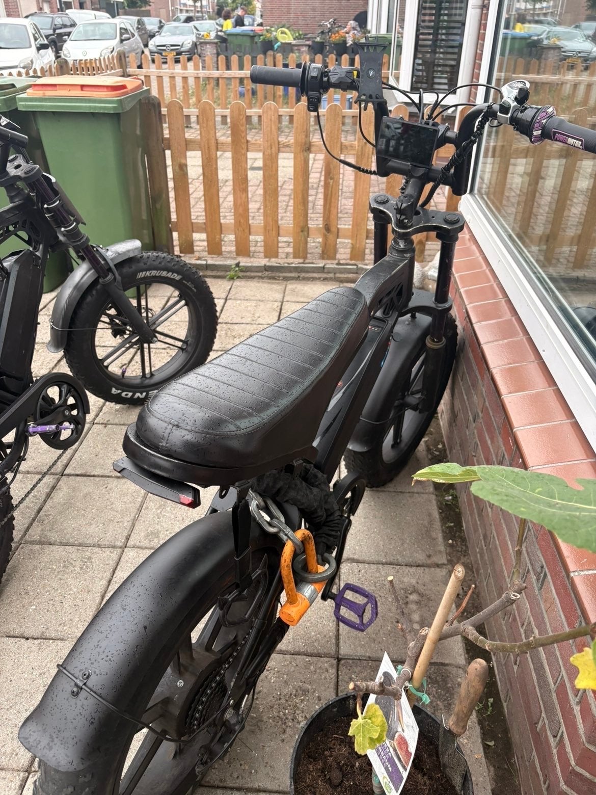 Foto 8 van 2 Fatbike’s  v20 - Zwart met paarse accenten