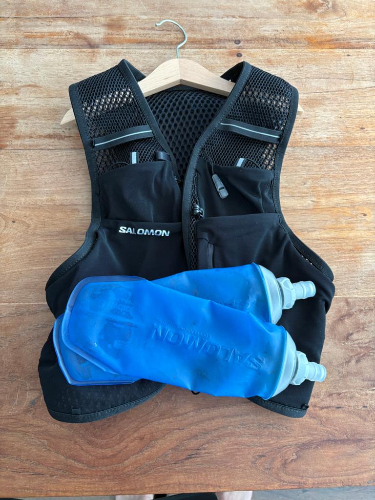 Salomon Active Skin 8 hardloopvest met soft flasks, Overige merken, Verzenden, Overige typen, Zo goed als nieuw