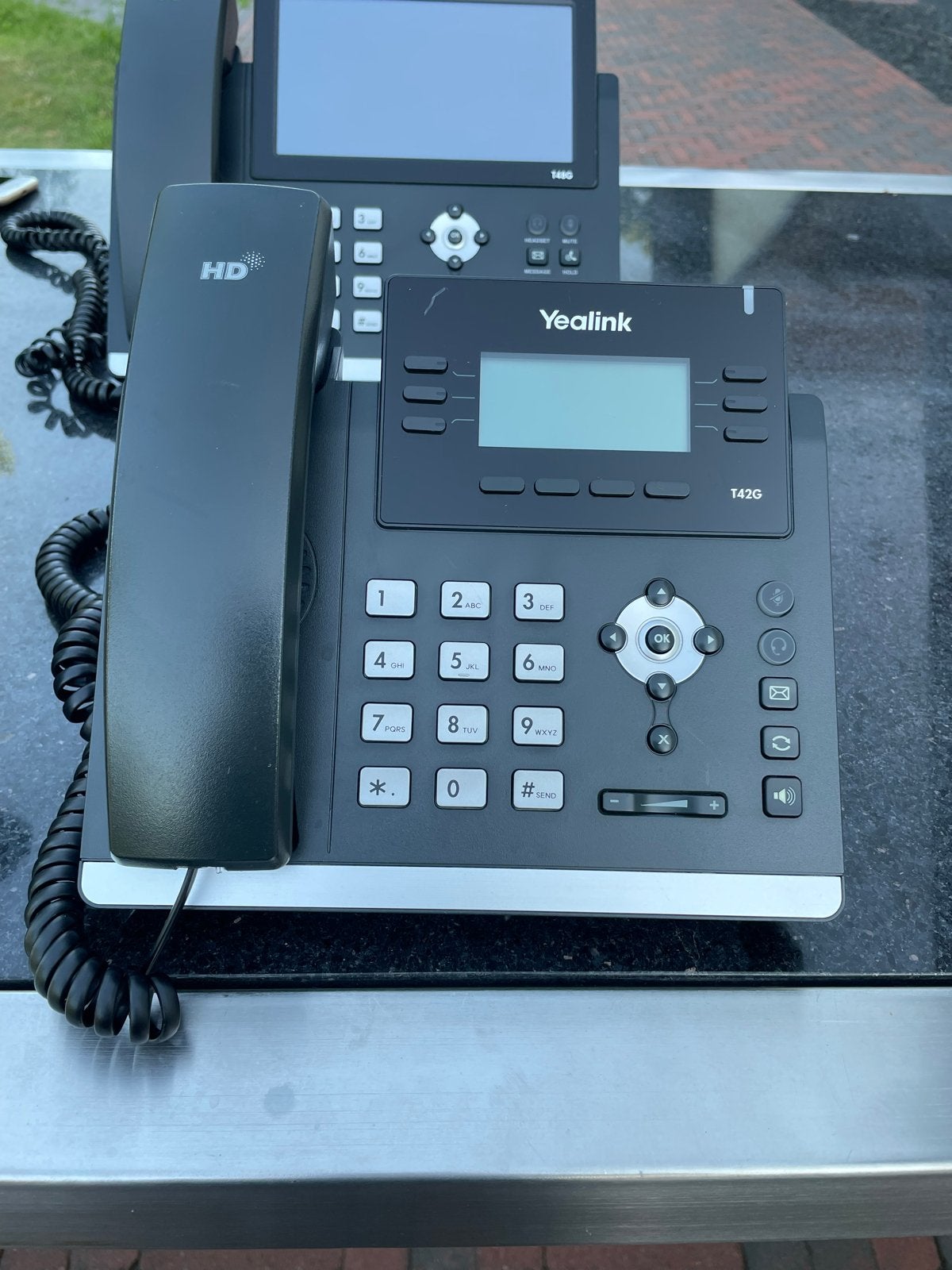 Yealink T42G en T48G VoIP telefoons - Zakelijke telefoons, Ophalen of Verzenden, Gebruikt, 2 handsets