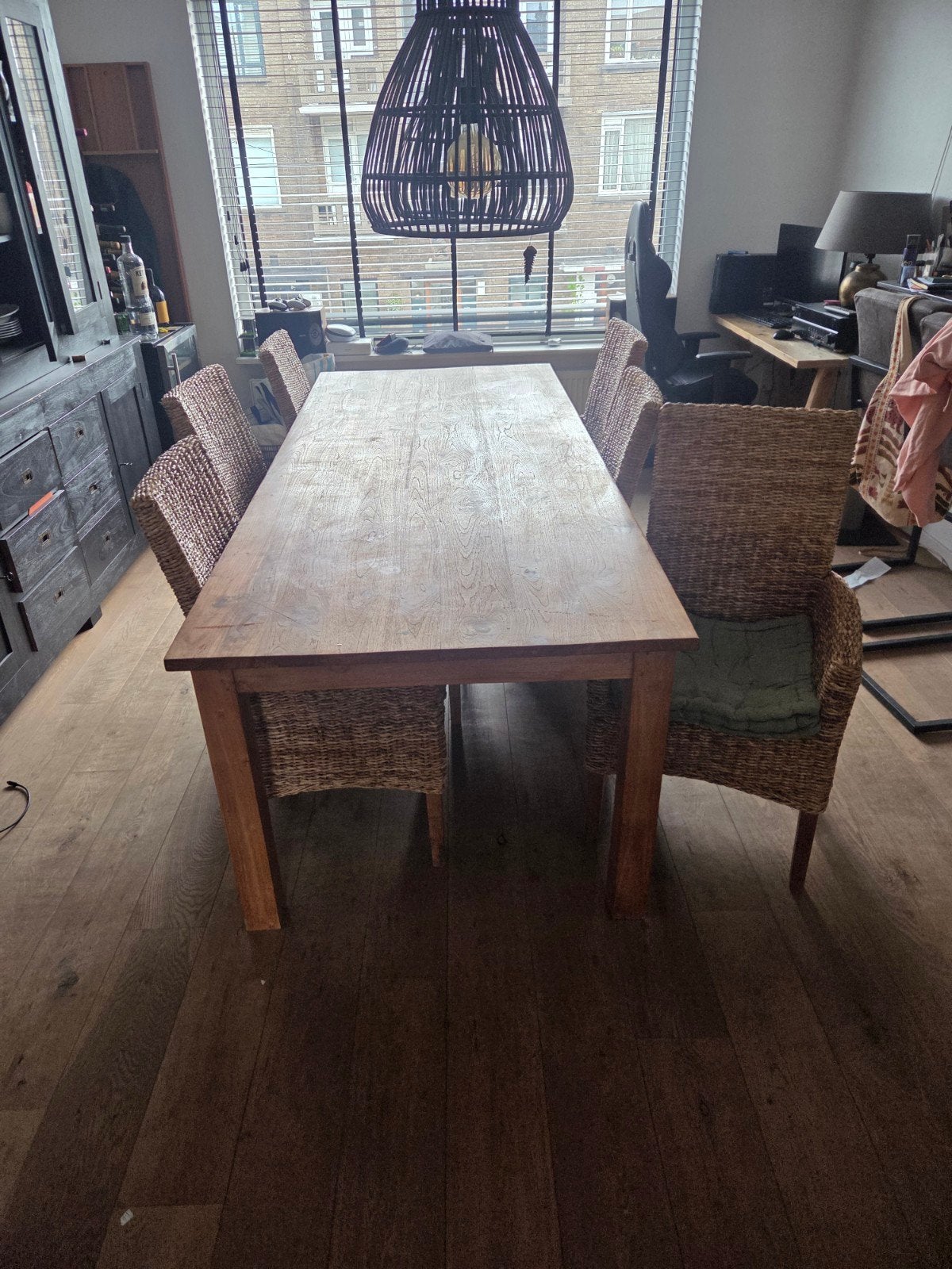 Grote houten eettafel met 6 rieten stoelen, Huis en Inrichting, Tafels | Eettafels, Gebruikt, 100 tot 150 cm, 200 cm of meer, Vijf personen of meer