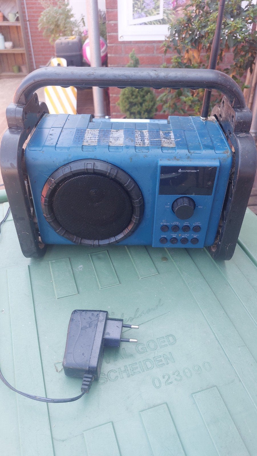 Robuuste Bouwradio DAB+/UKW met Bluetooth en Accu, Ophalen, Gebruikt