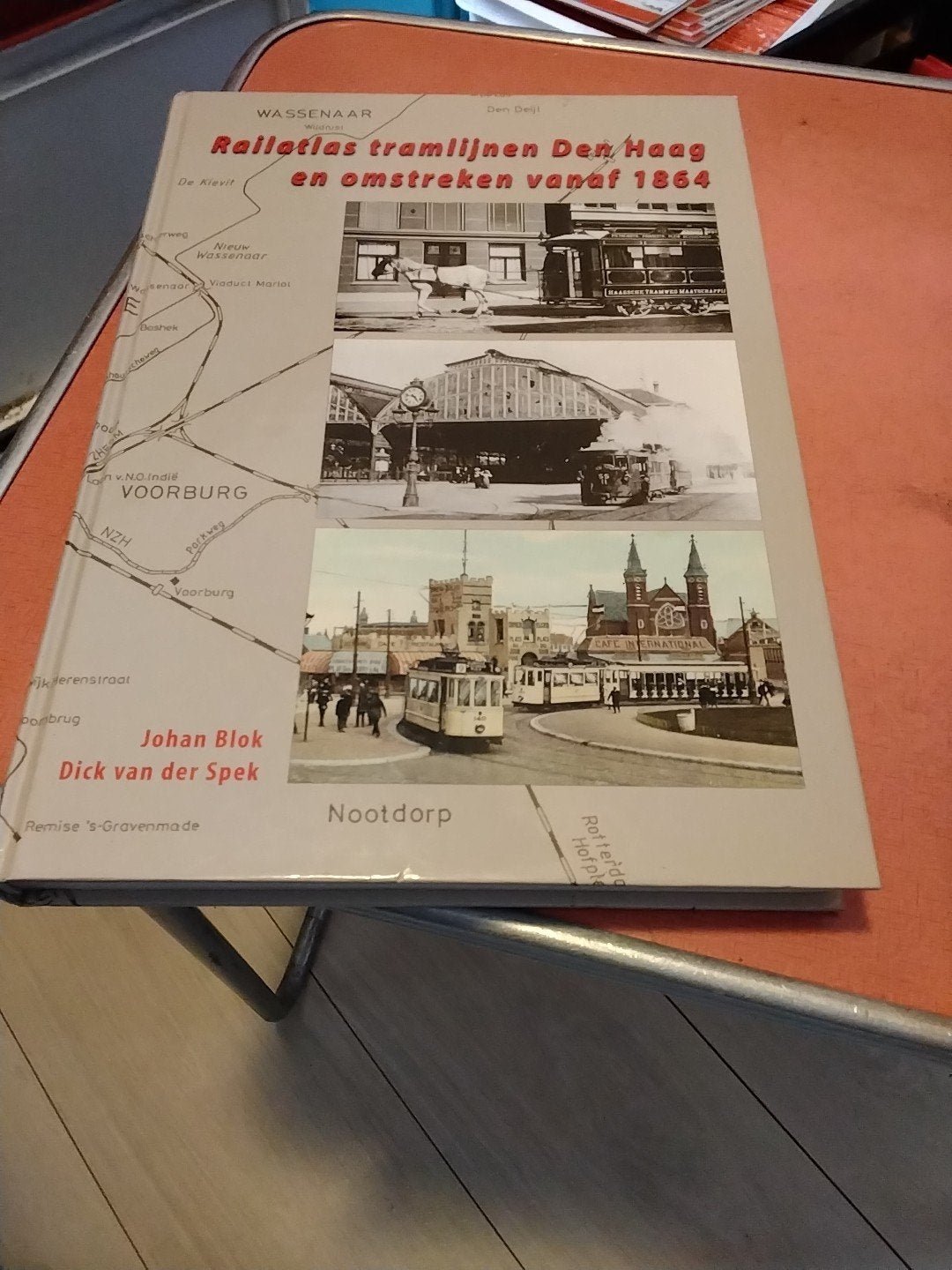 Railatlas tramlijnen Den Haag en omstreken vanaf 1864 € 7.50, Ophalen of Verzenden, Gelezen, Johan Blok, Dick van der Spek, Tram