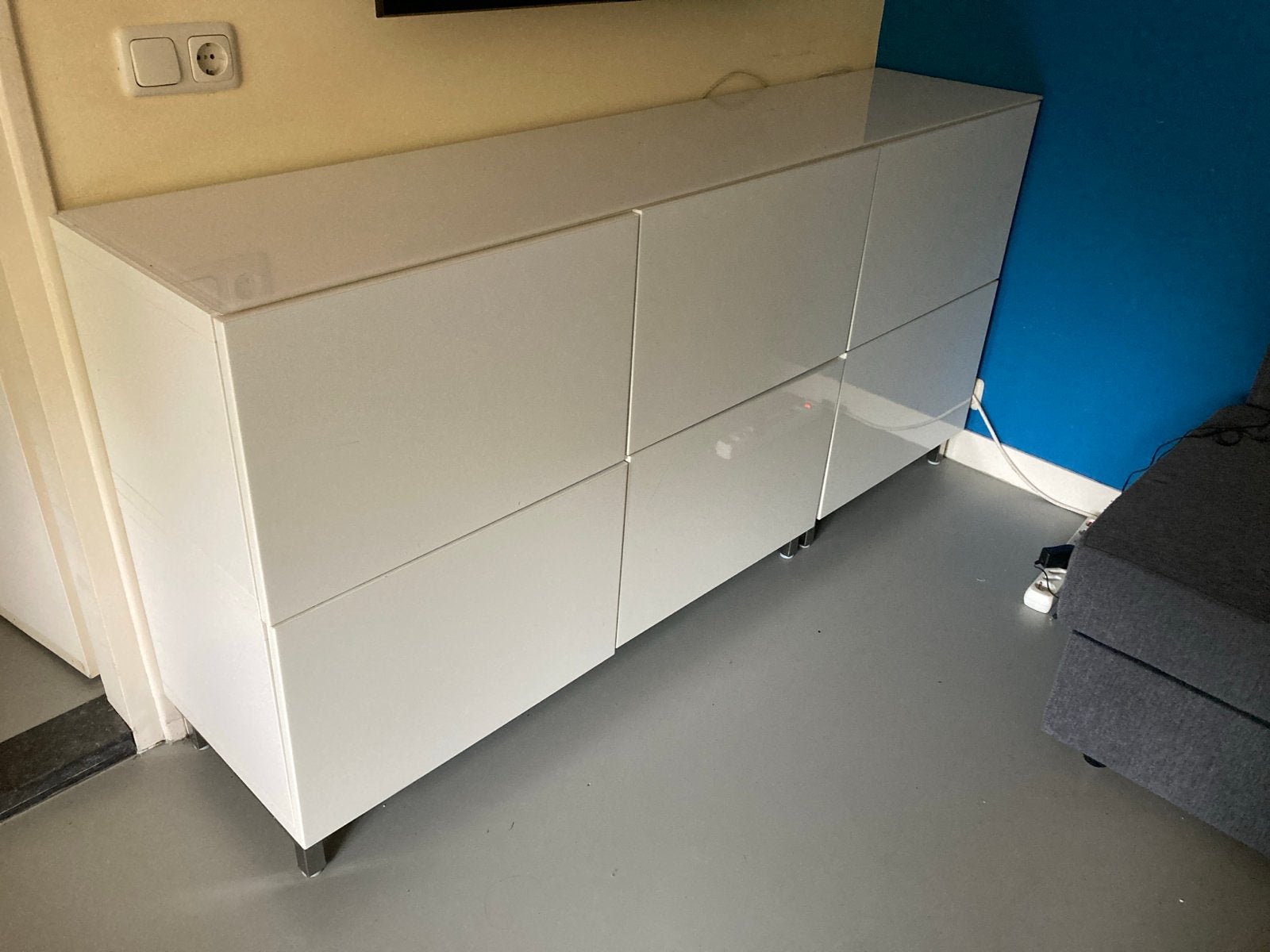 Witte hoogglans dressoir/tv-meubel met 6 deuren, Ophalen, Gebruikt