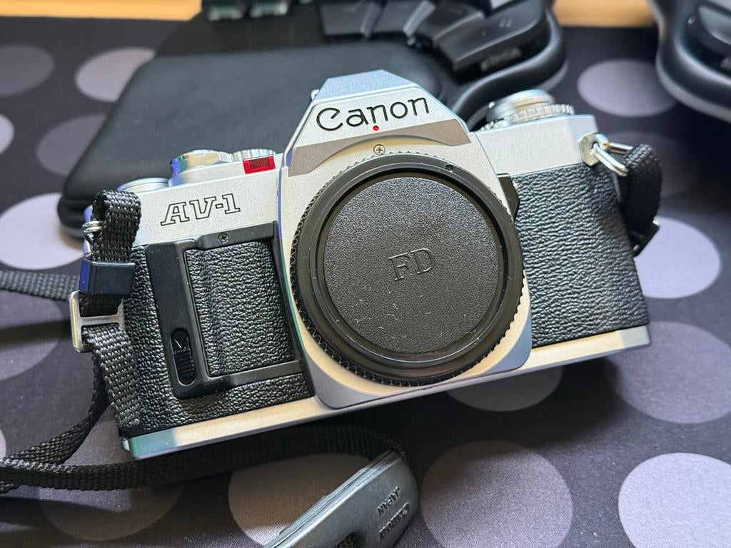 Canon AV-1 camera in zilver - Goede toestand, Audio, Tv en Foto, Fotocamera's Analoog, Verzenden, Gebruikt, Spiegelreflex, Canon