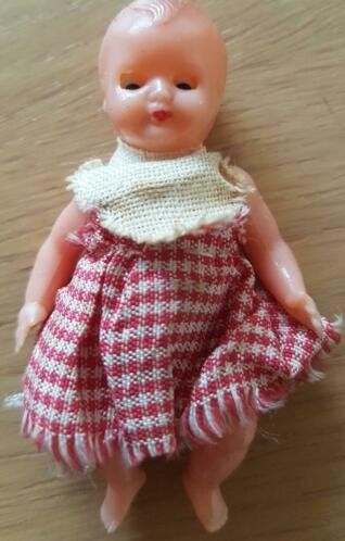 Vintage Popje uit 1940, met slaapoogjes en originele kleding, Antiek en Kunst, Antiek | Speelgoed, Ophalen of Verzenden