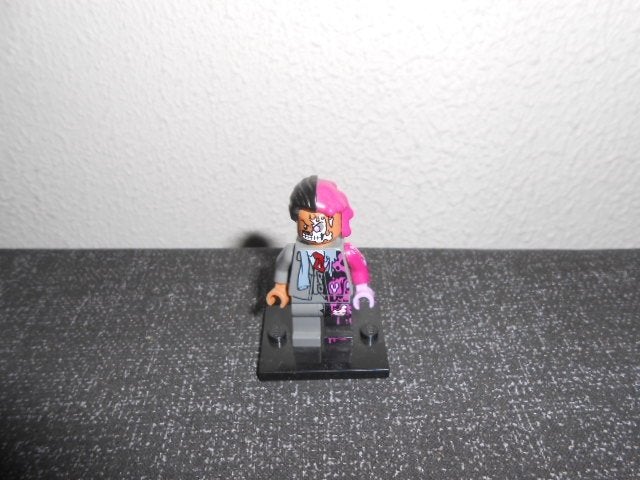 LEGO BATMAN HARVEY DENT/TWO FACE., Overige thema's, Lego, Ophalen of Verzenden, Zo goed als nieuw