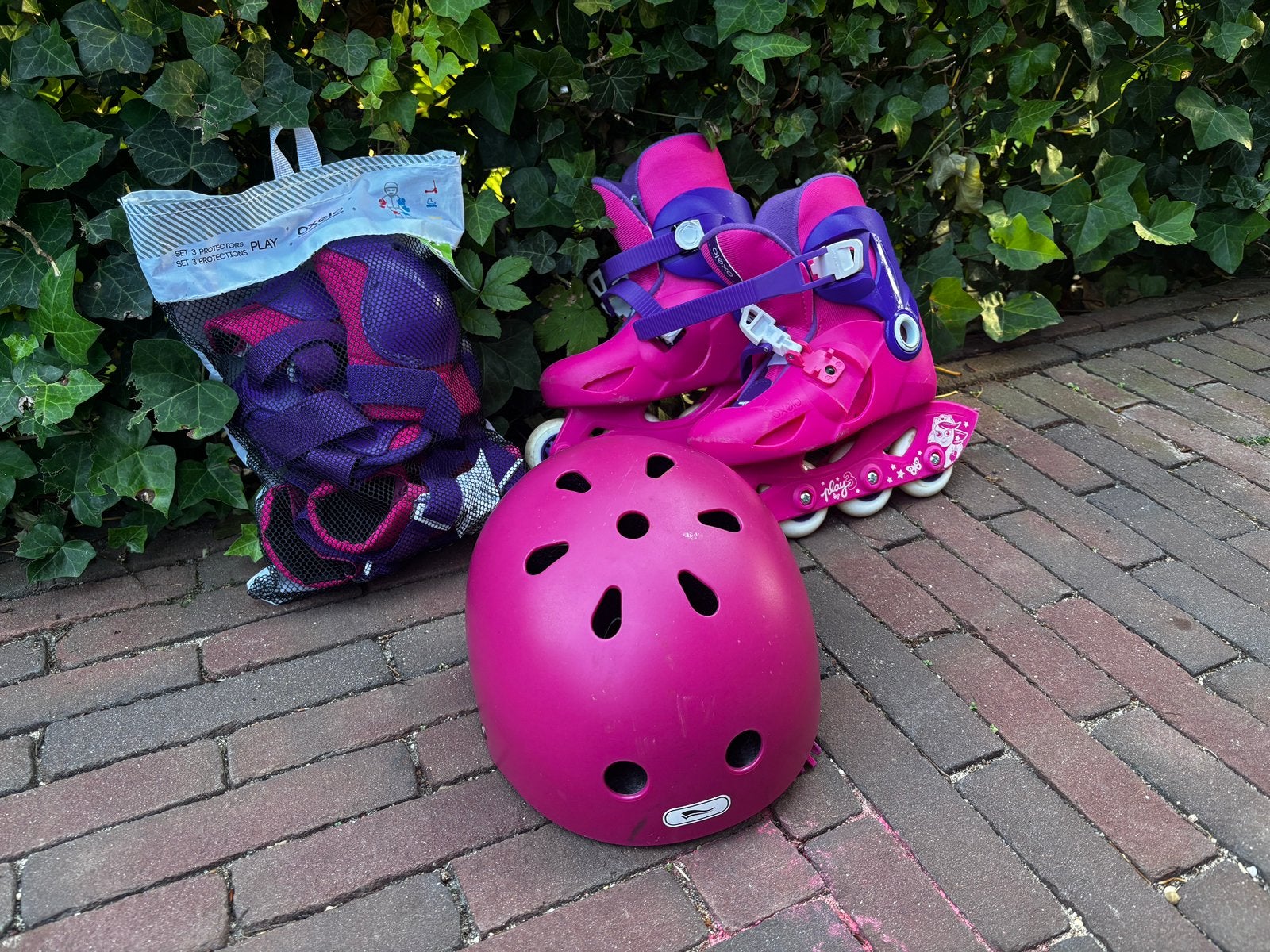 Skeelers maat 30-32 met bijpassende beschermset en helm, Kinderen en Baby's, Speelgoed | Buiten | Rolschaatsen, Ophalen, Gebruikt