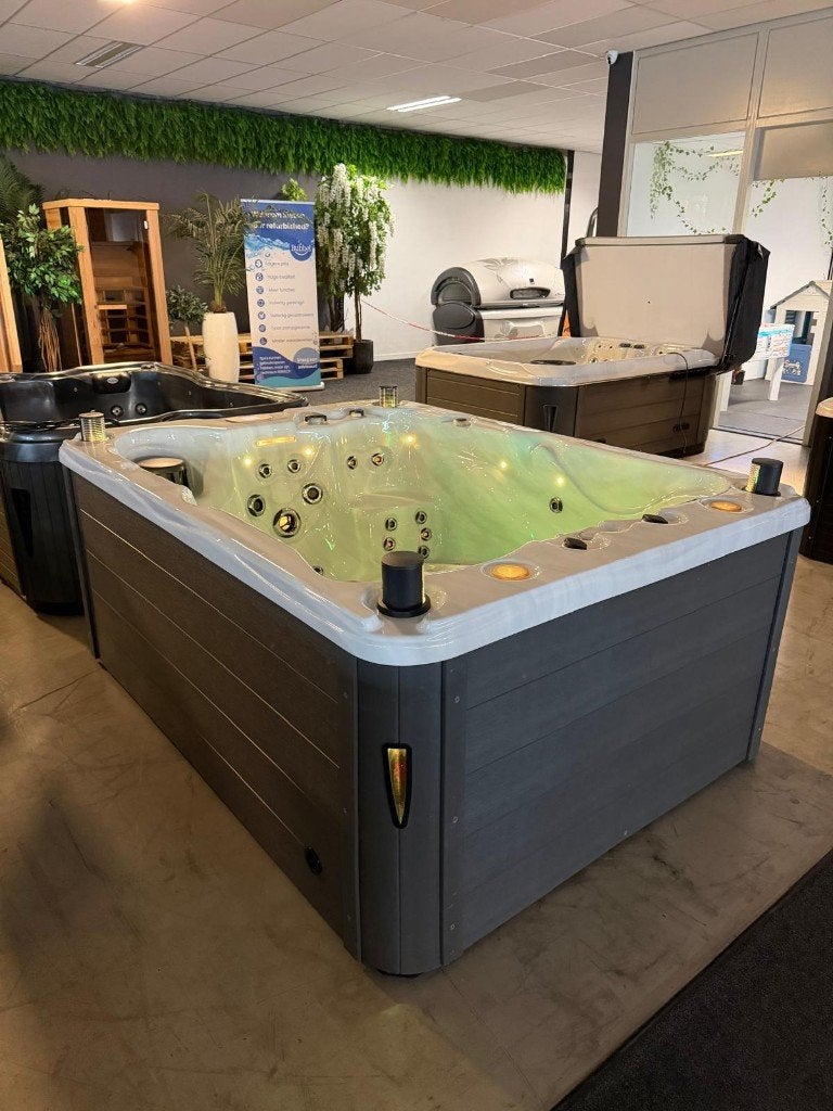 SHOWMODEL FOX ESSENCE €7.950 – Luxe Jacuzzi, Ophalen, Zo goed als nieuw, Afdekzeil