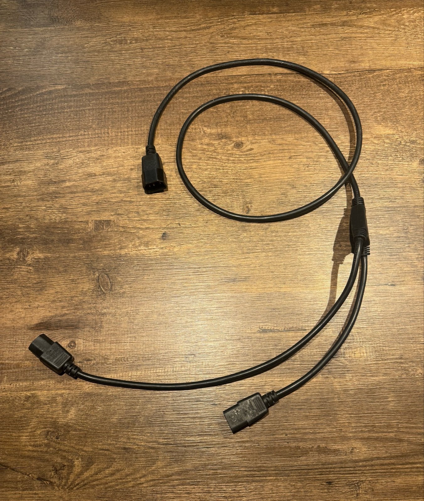 Stroomkabel Y-splitter C14 naar 2x C13, Ophalen of Verzenden, Zo goed als nieuw