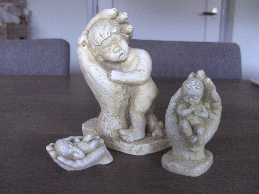 3 sculpturen baby in handen, Ophalen of Verzenden, Overige materialen, Beeld, Overige onderwerpen