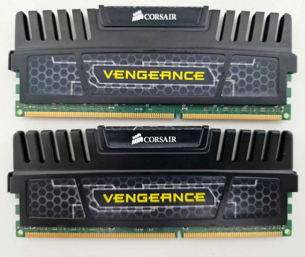 3 Sets Corsair 8GB (2x4) DDR3 RAM Werkgeheugen, Computers en Software, RAM geheugen, Ophalen, 8 GB, DDR3, Zo goed als nieuw