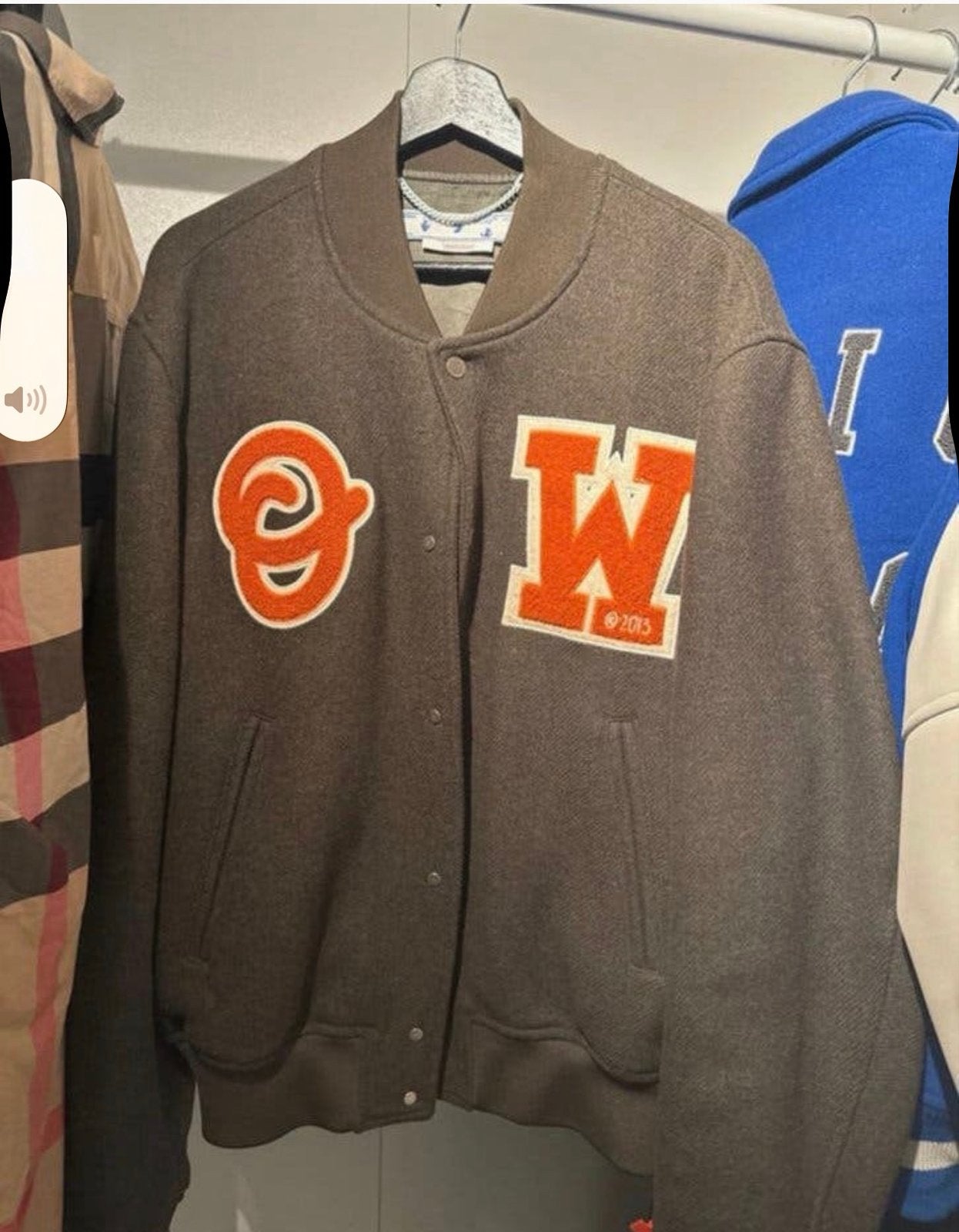 Off-White Varsity Jacket Bruin Maat L, Kleding | Heren, Ophalen of Verzenden, Zo goed als nieuw, Maat 52/54 (L), Bruin