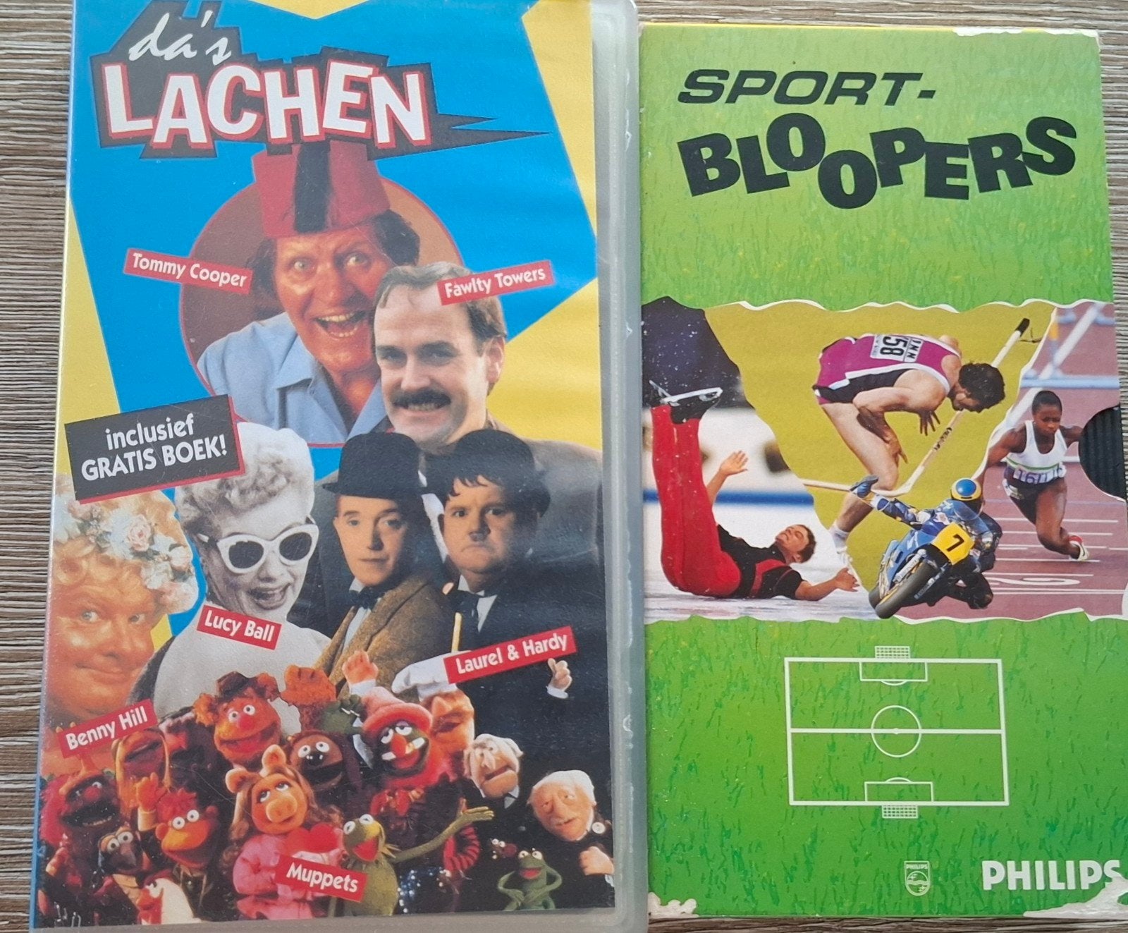 2 Videobanden: 'Das Lachen' & 'Sport-Bloopers' VHS, Alle leeftijden, Ophalen of Verzenden, Gebruikt, Komedie