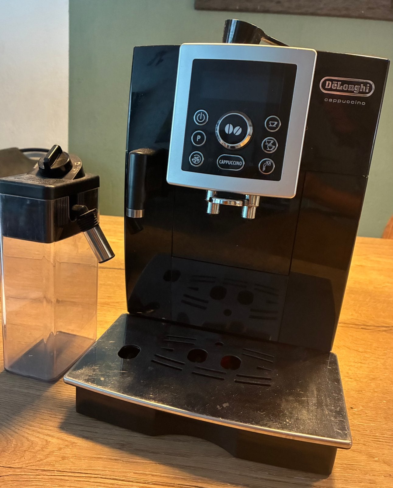 DeLonghi koffieautomaat, Gebruikt, Koffiemachine, Ophalen of Verzenden, 2 tot 4 kopjes
