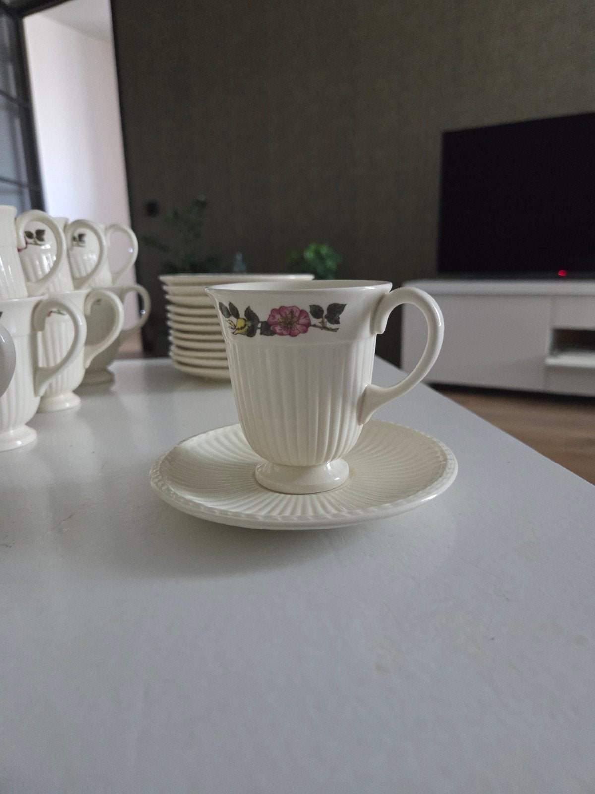Wedgwood Briar Rose 12-persoons theeservies, Gebruikt, Klassiek, Ophalen of Verzenden, Wedgwood