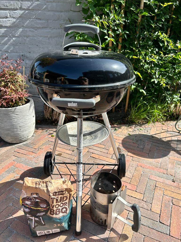 Weber BBQ 46 cm met starter, toolhanger en kolen, Ophalen, Gebruikt