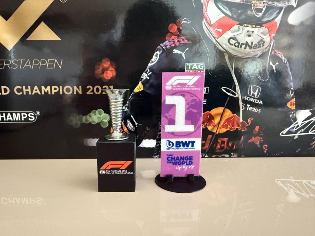 Abu Dhabi 2021 / Japan 2022 Verstappen 1:18 Accessoires, Ophalen of Verzenden, Zo goed als nieuw, Overige merken