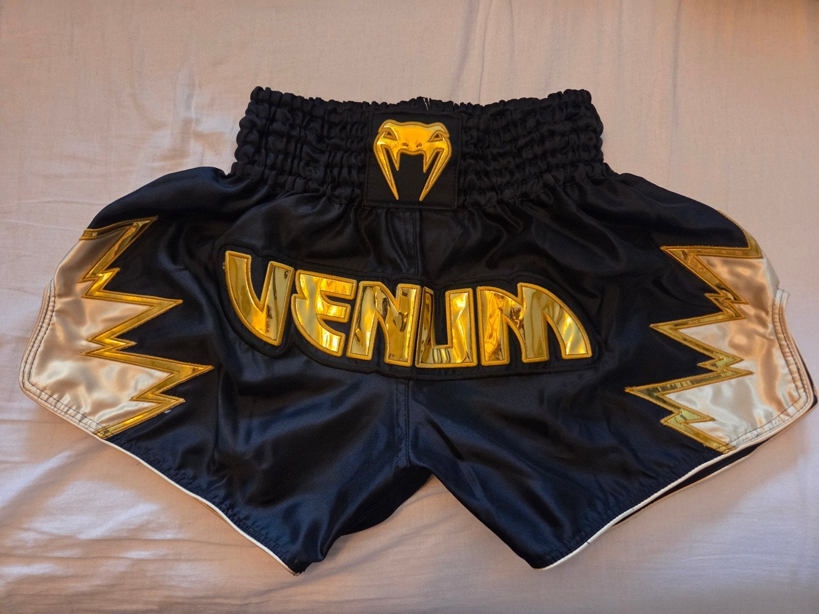 Venum Inferno Muay Thai shorts - Maat M, Overige, Zo goed als nieuw, Vechtsportkleding, Maat M